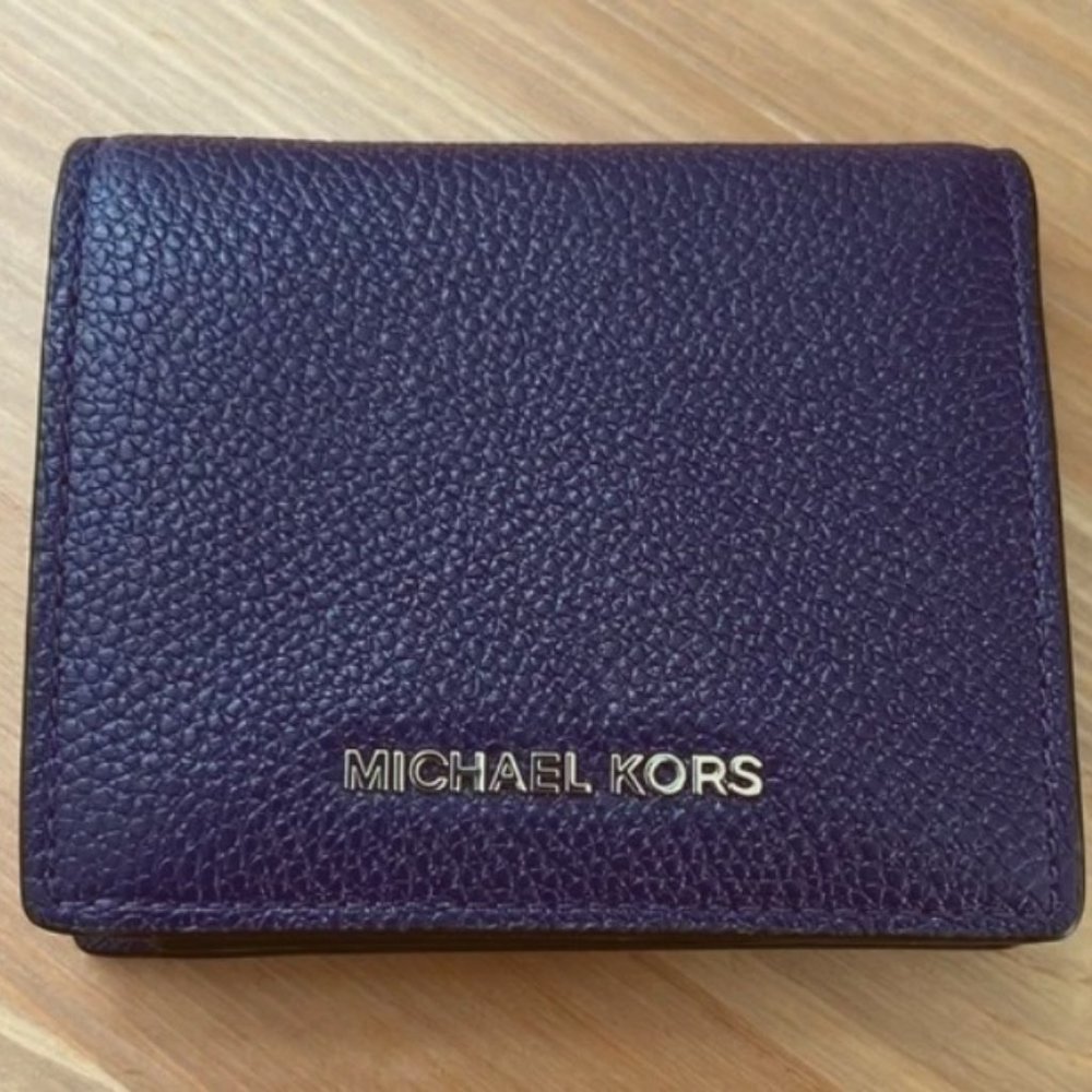 NWOT - Michael Kors small pebbled leather wallet.